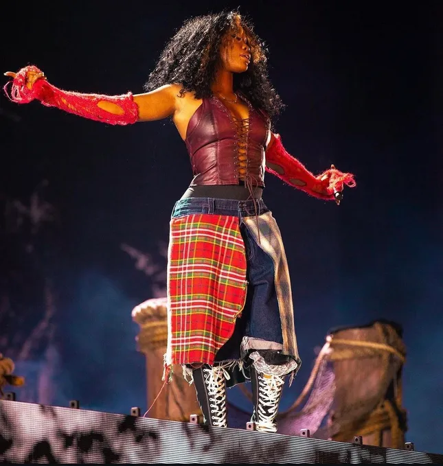 SZA - Camp Flog Gnaw Performance