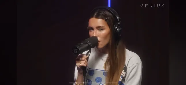 Madison Beer Open Mic