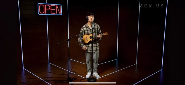 BoyWithUke Open Mic
