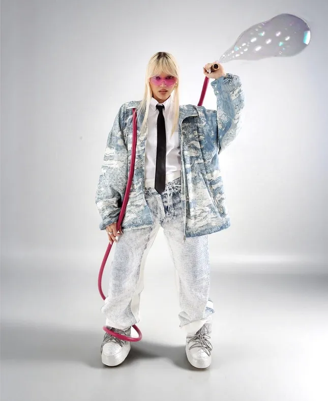 Office Magazine x Lolo Zouaï