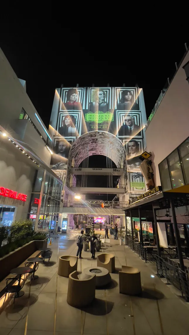 BEETLE JUICE-OVATION ARCH BANNER structure