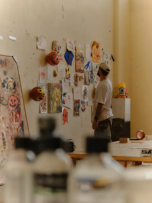 Artist documentation - Saxon Quinn in studio