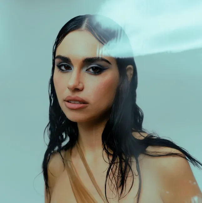UNA MIA - “Too Much” Cover Art and VEVO DSCVR Campaign