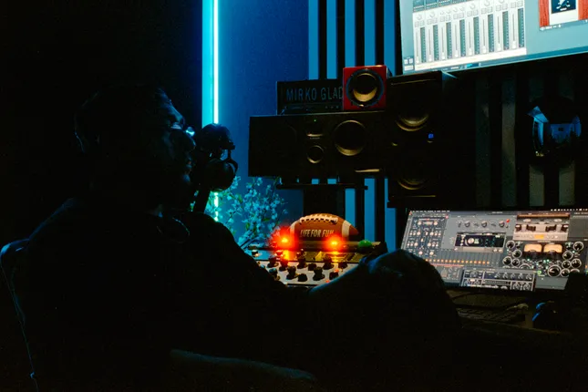 GLAD Studio 2024