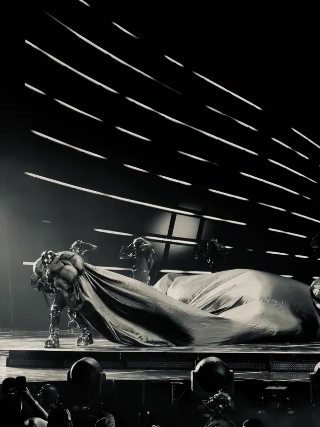 Missy Elliott - OUT OF THIS WORLD TOUR