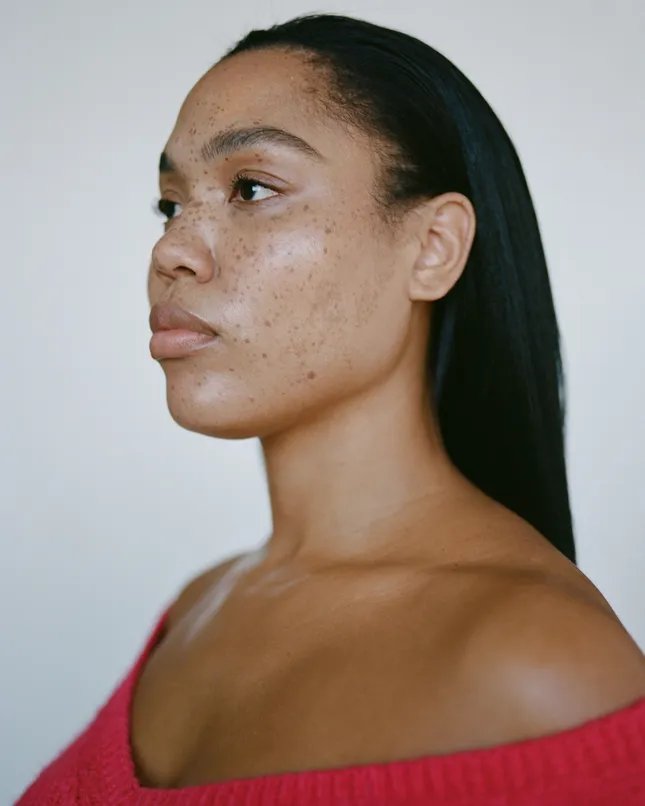 Test / translucent skin and minimal makeup beauty look