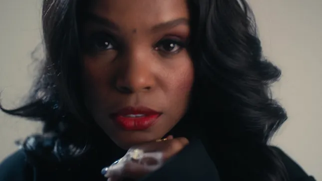 REVLON - Define your beauty