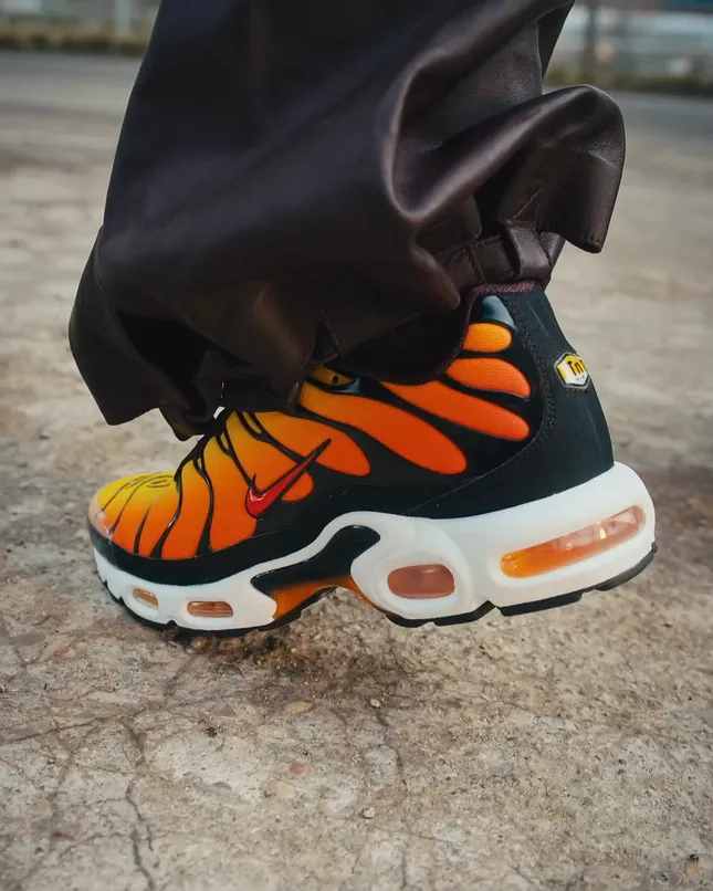 NIKE x VINI JR - NIKE AIR MAX TUNED 1