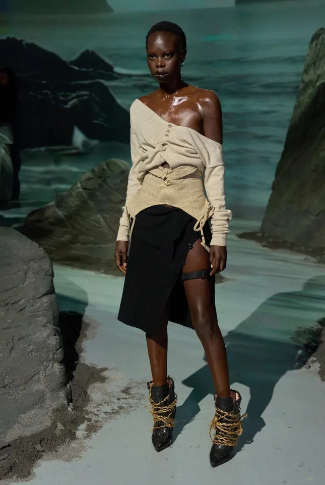 ELENA VELEZ AW25 Runway Presentation