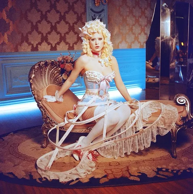 Katy Perry “Hey Hey Hey”