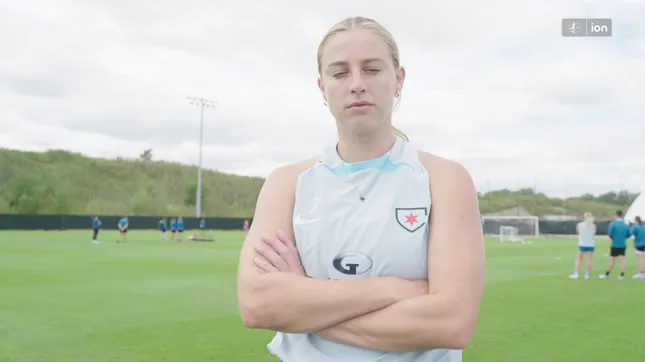 NWSL - Ava Cook short Doc Chicago Red Stars