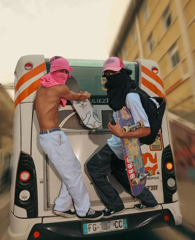 LES BENJAMINS - « I Fly Carpets » capsule collection SHOOTING CAMPAIGN in Marseille