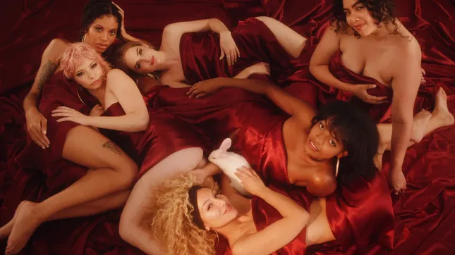 PLAYBOY | SEXY DOES IT