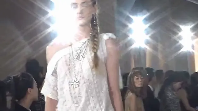 Side Note x Chanel