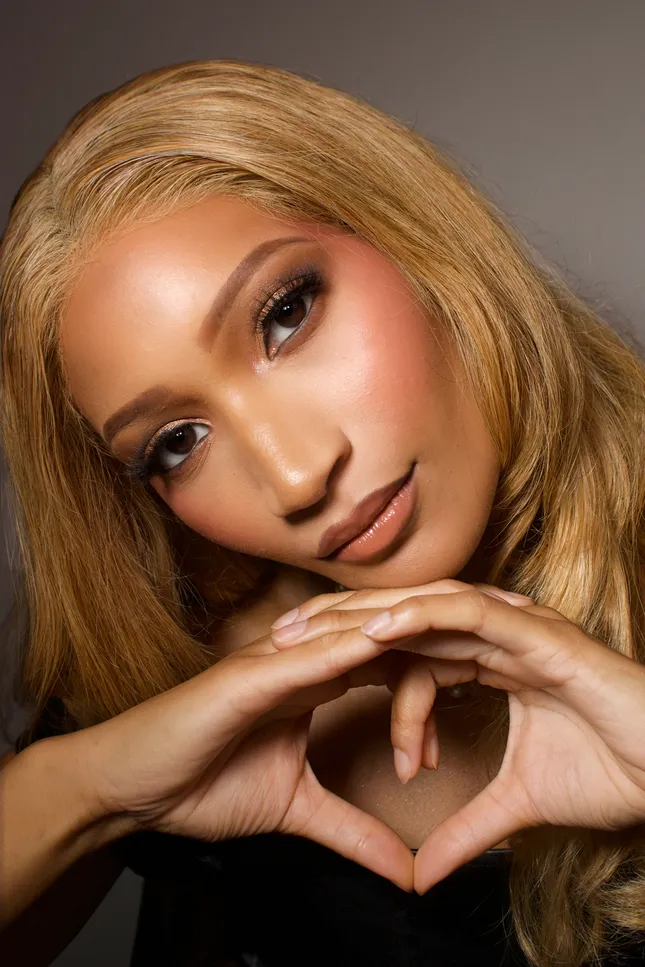 MODEL PORTFOLIO HEADSHOT GLAM