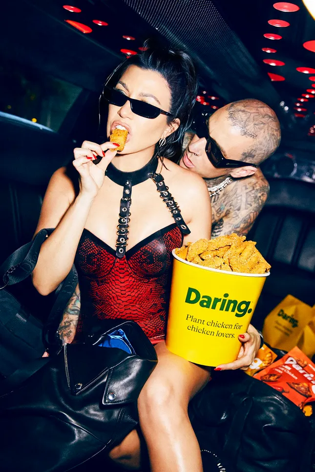 Daring - Kourtney Kardashian & Travis Barker