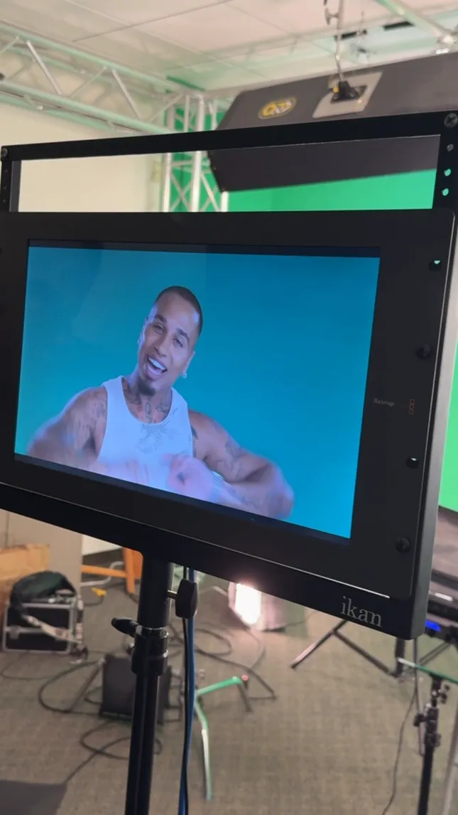Male grooming green screen