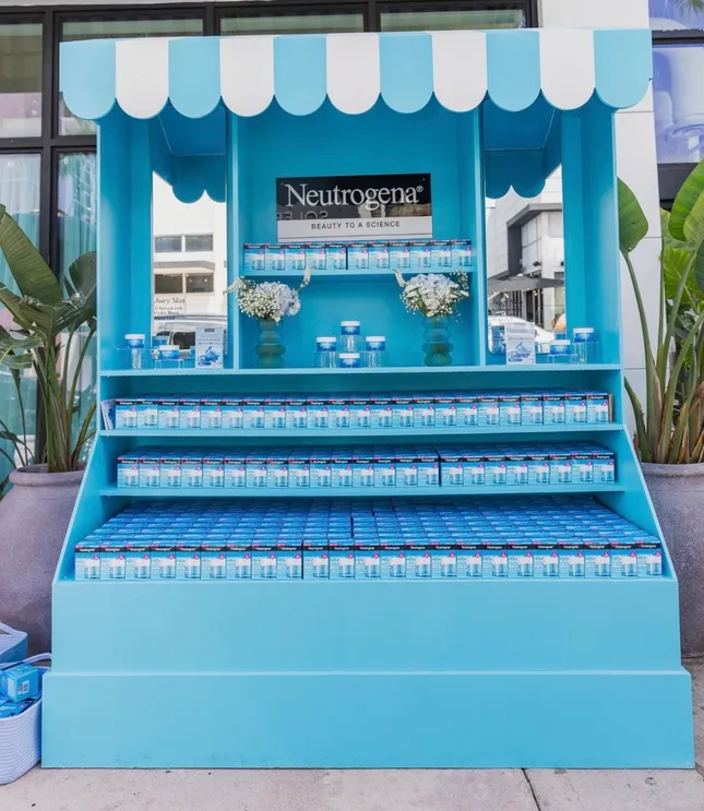 Pop Up of @neutrogena at @Puravida