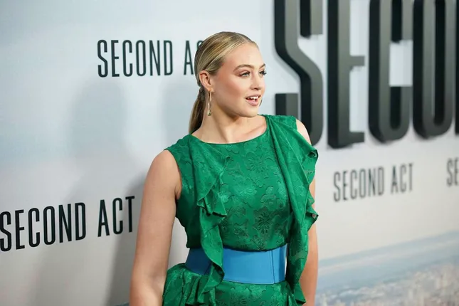 Iskra Lawrence for Second Act premiere