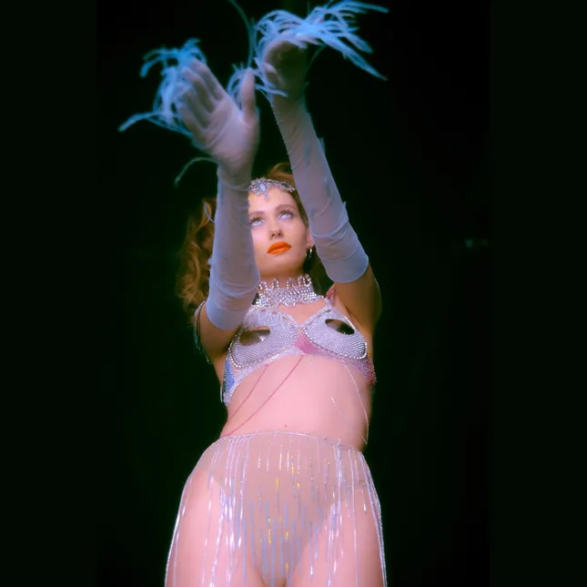 LUNA. Music Video