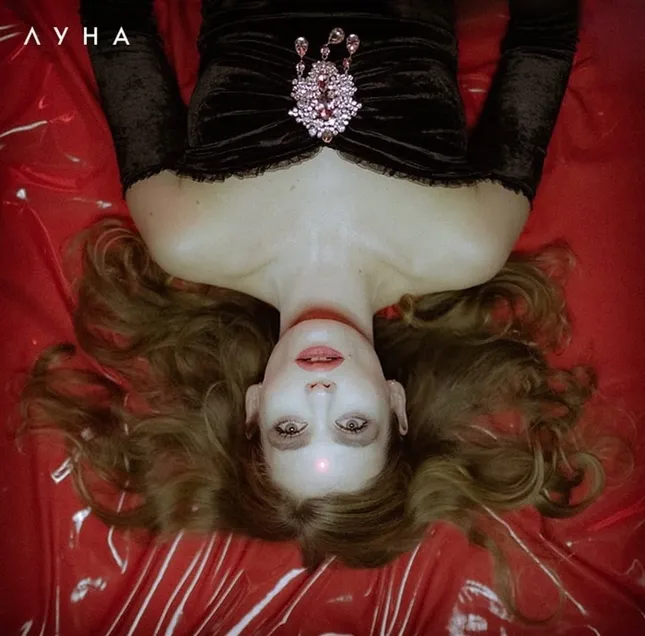Album cover. LUNA
