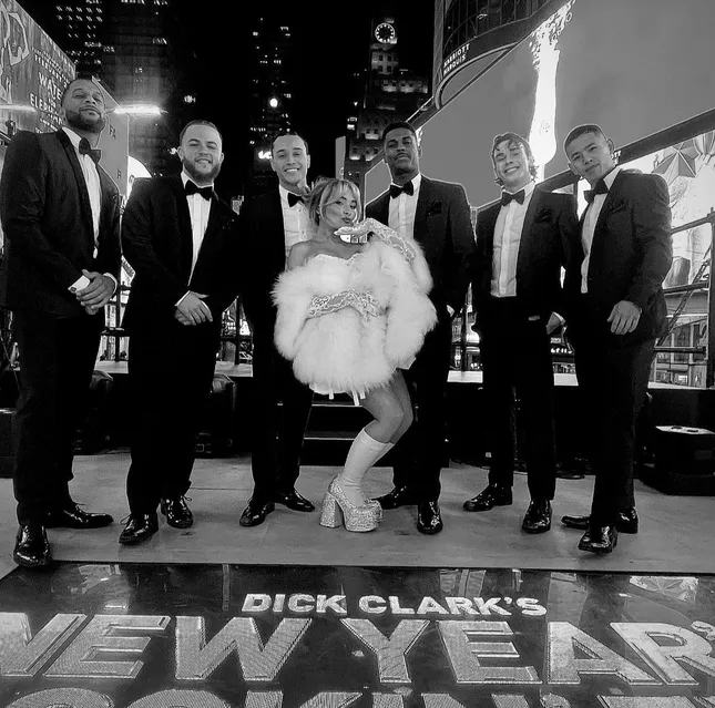 Sabrina Carpenter - Rockin Eve