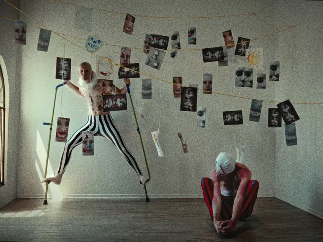Splits. (Short Film)