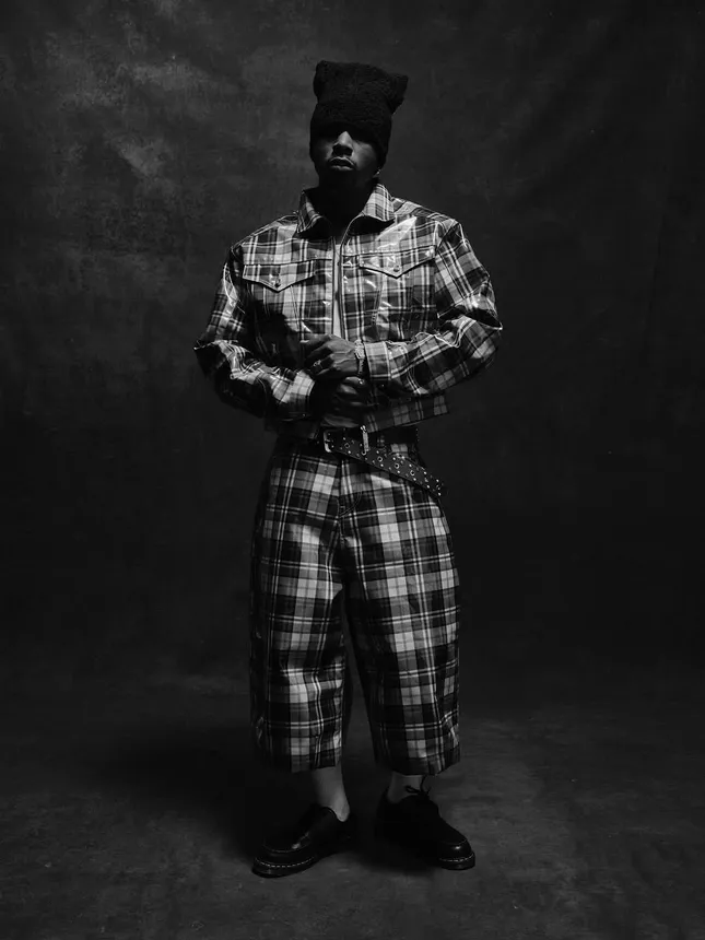 ‘Dark Aura’ Press Photos