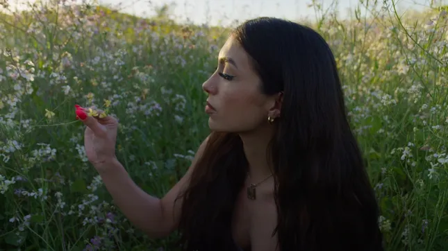 GIOVANNA - “hold me” ft. cikho lyric video