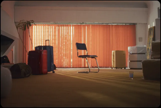 Avión a Madrid / Luz Gaggi (Official Music Video)