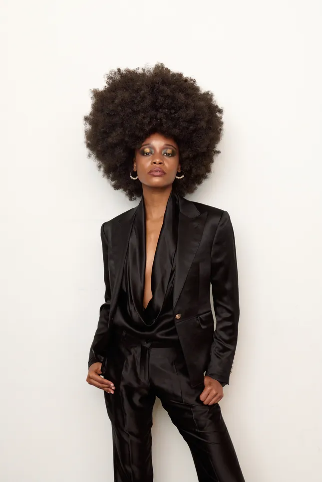 Backstage: Fashion Show - Outfit Captures and Designer BTS