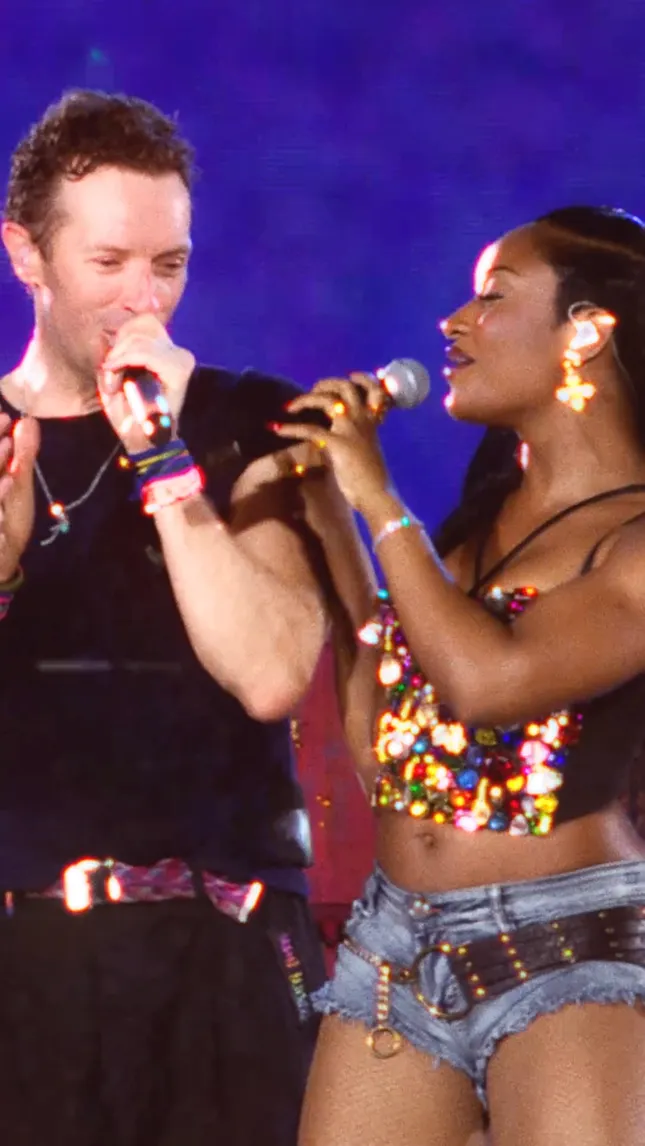 GOOD FEELiNGS (Live from Boston) - Coldplay & Ayra Starr