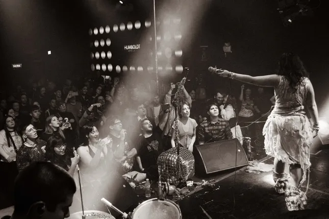“Argiria” live show in Niceto by Cande Schulman