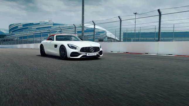 Mercedes-Benz Experience School