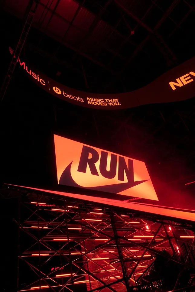 Nike After Dark Tour, Stage Visuals (2025)