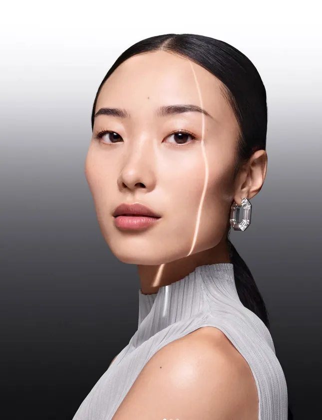 Clinique - “Even Better: Clinical Serum” (East)