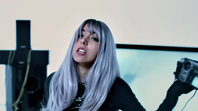 “MAD” - Loveli Lori