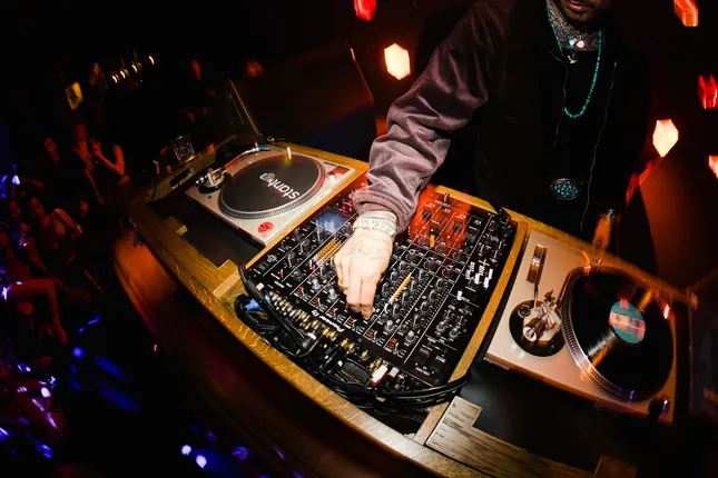 Hermanos Gutierrez DJ Sset