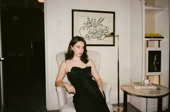 Stella Cole pre show  portraits