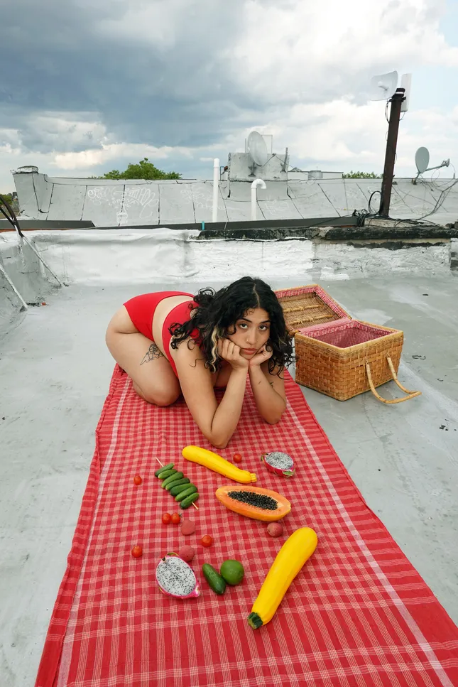 Julie Saha x Arq