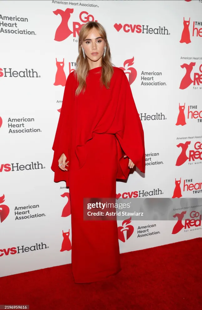 Suki Waterhouse x Red Heart Gala