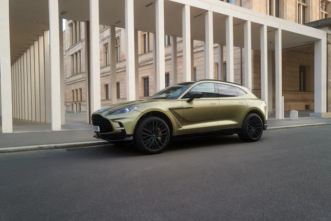 Aston Martin DBX 707