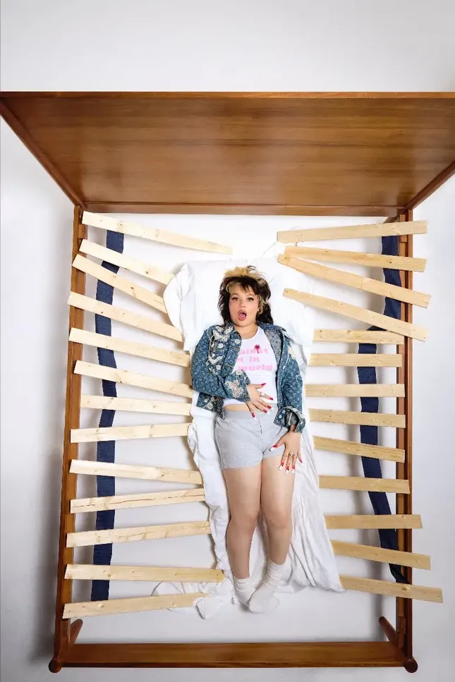 Lola Young - d£aler