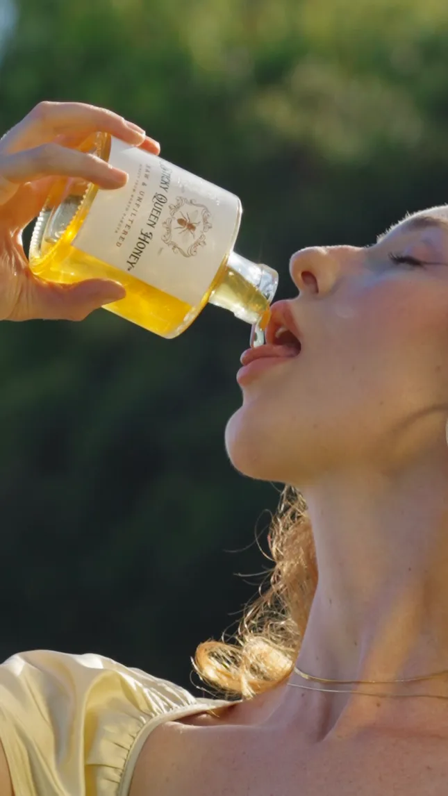 Sticky queen honey- Brand edit for social