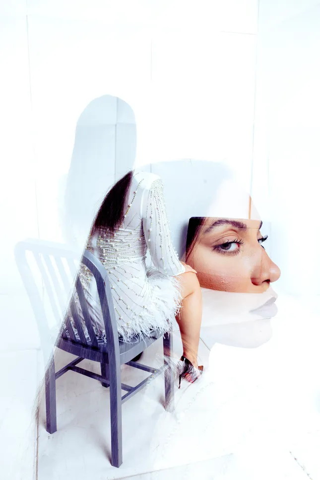 LIVINTHEMOMENT, cover visuals