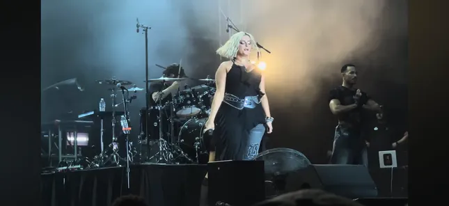 Bebe Rexha x Universal Studios Mardi Gras Live Performance