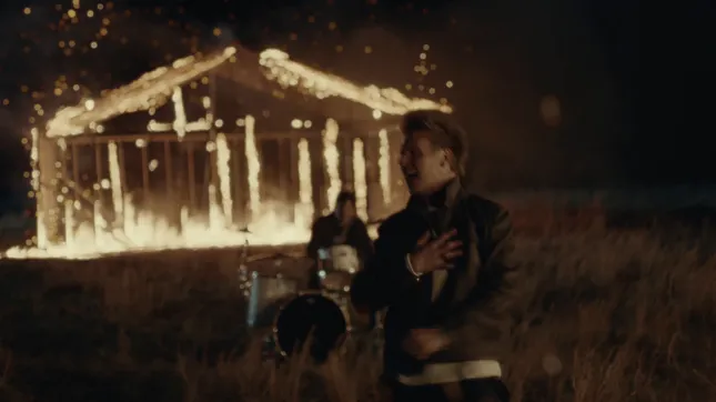 PAPA ROACH - WAKE UP CALLING OFFICIAL MV