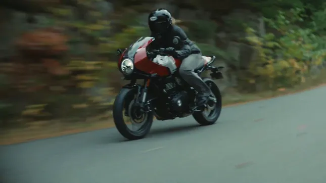 Triumph Motorcycles Thruxton 400 & Tracker 400