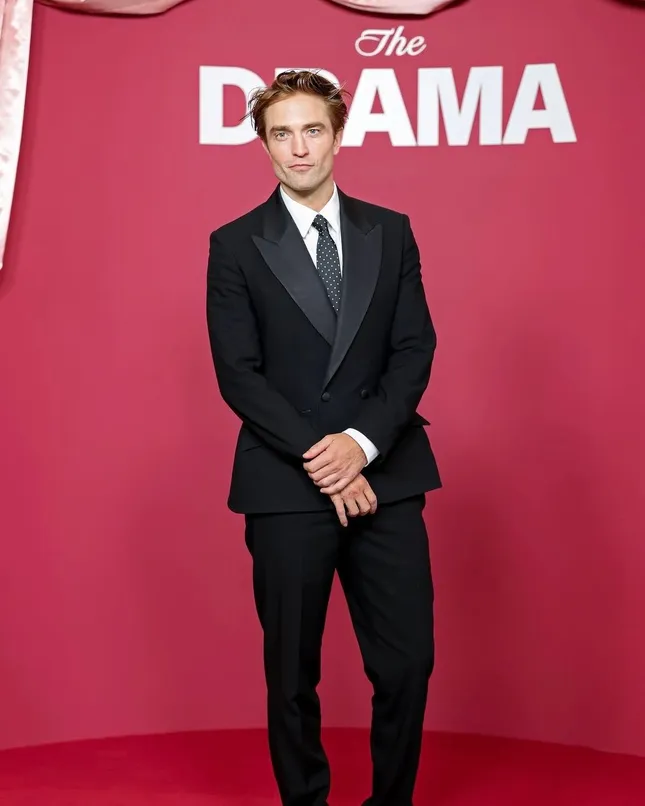 ROBERT PATTINSON - THE DRAMA PRESS TOUR