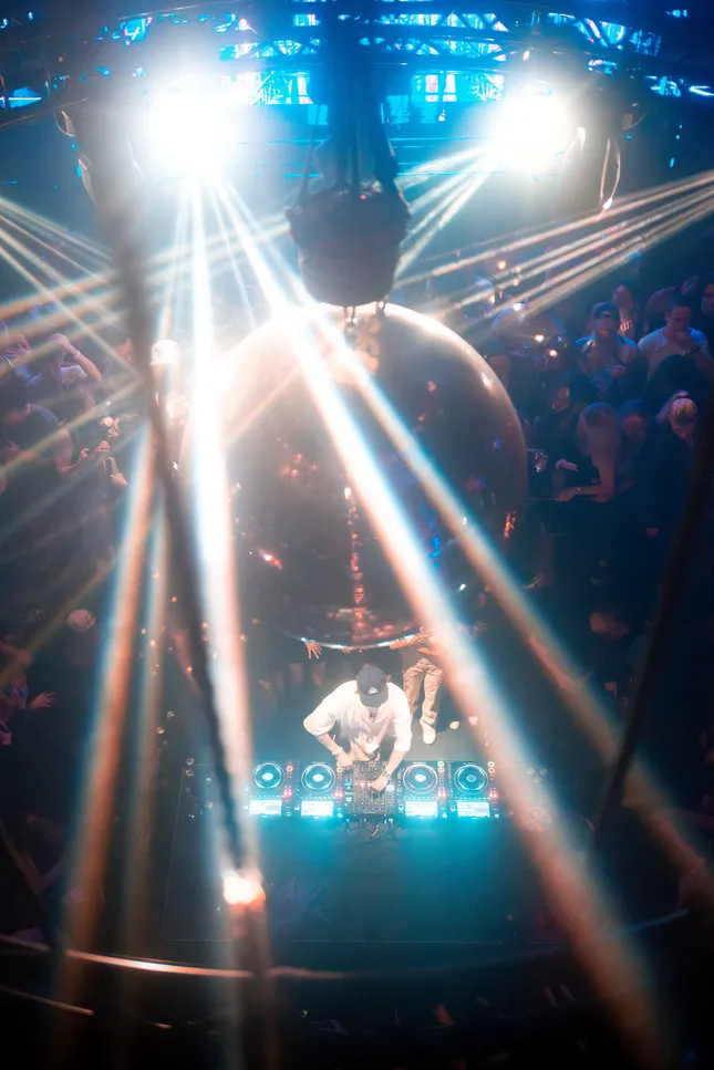 Concert Photography for Disco Lines